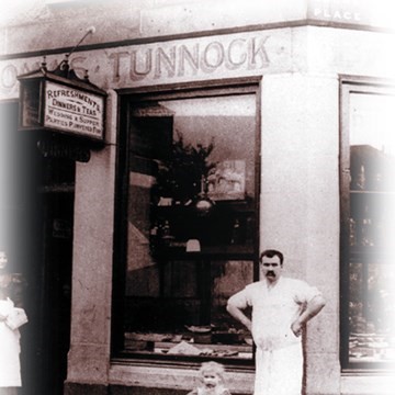 1890 Tunnock's bakery opens